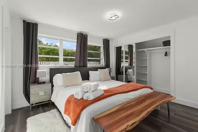 Building Photo - 909 NE 7th St