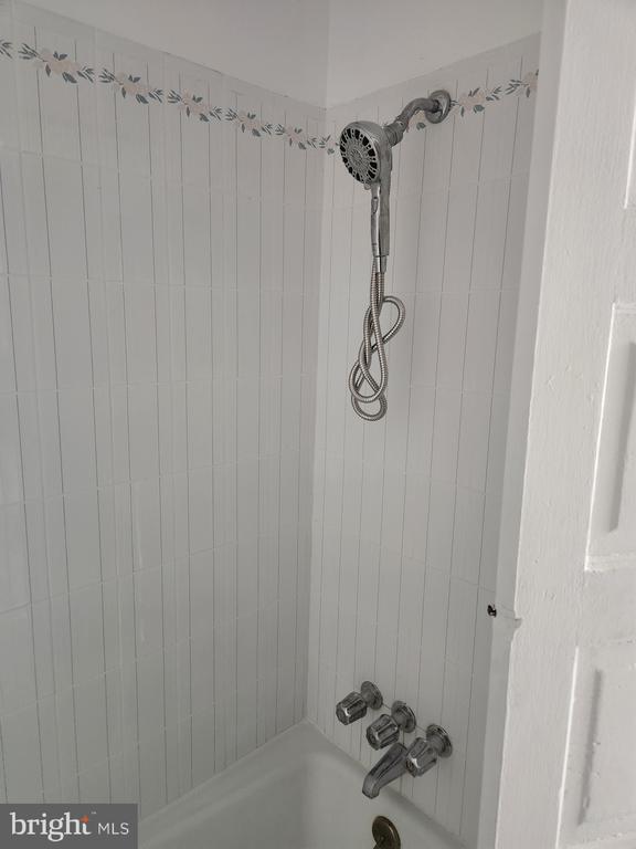 Building Photo - 626 S 10th St