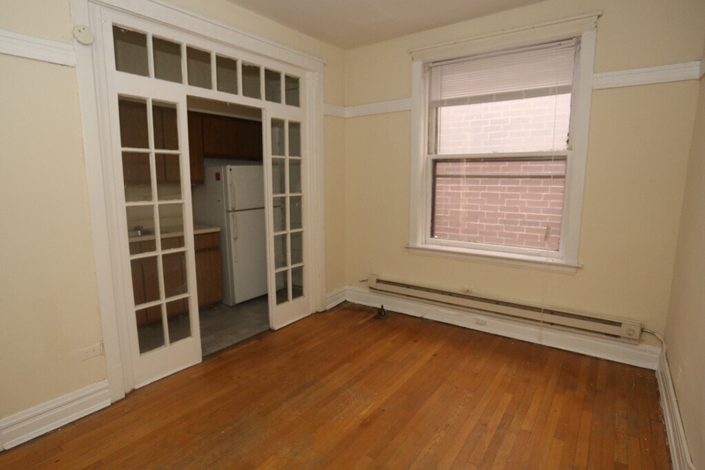 Building Photo - 710 W Barry Ave