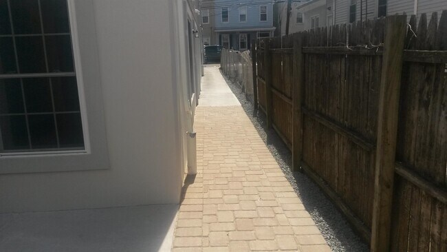 Building Photo - 112 39th St