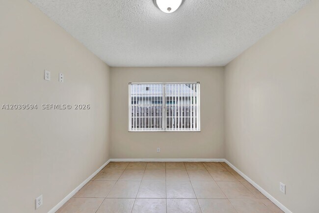 Building Photo - 2610 Riverland Dr
