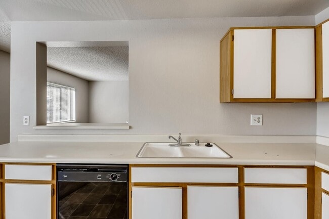 Building Photo - Stunning 2 Bedroom 2 Bath 2nd story condo