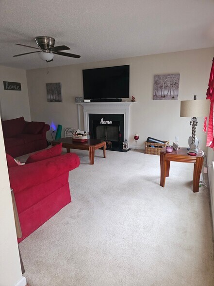 Building Photo - 109 Hardwood Dr