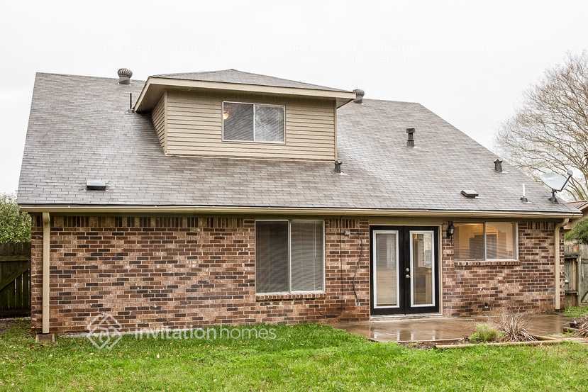 Building Photo - 22507 Red River Dr