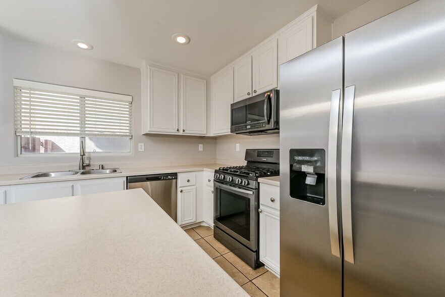 Building Photo - 6171 W Blue Rapids Ct