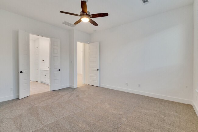 Building Photo - 8127 Fenway Hts Dr