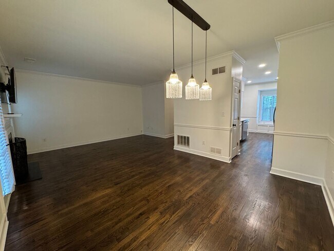 Building Photo - Nice Brick 2/2.5 Townhome in Atlanta- $2,750