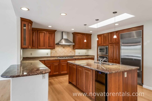 Building Photo - 986 Bel Marin Keys Blvd