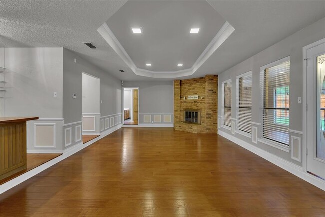 Building Photo - 7825 Silveridge Dr