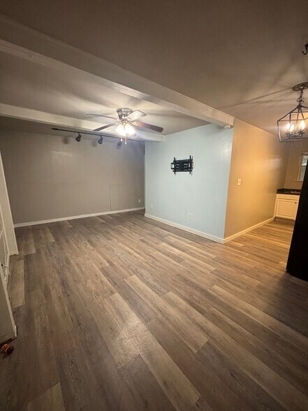 Building Photo - 345 W Goodnight Ave