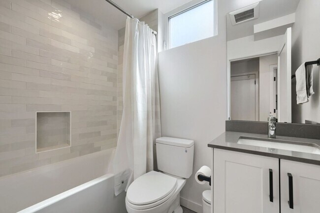 Building Photo - 760 N 72nd St