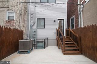 Building Photo - 5432 Pine St