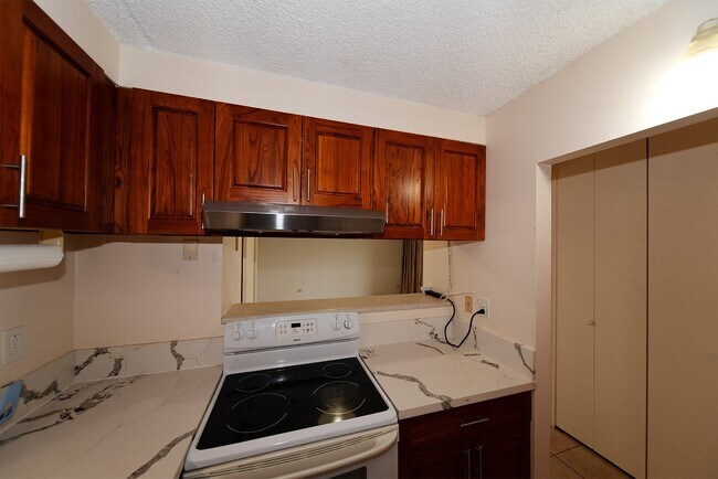 Building Photo - 430 Keoniana St