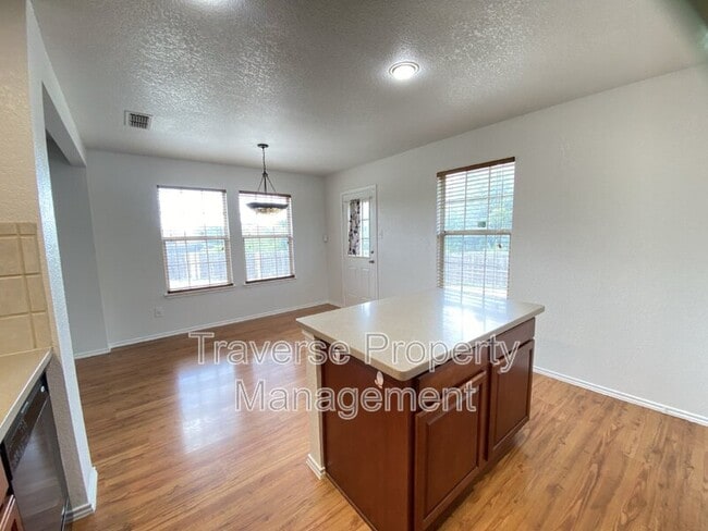 Building Photo - 8016 Meadow View Tr