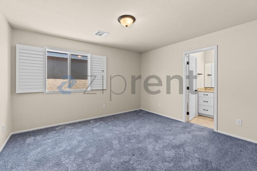 Building Photo - Unit
