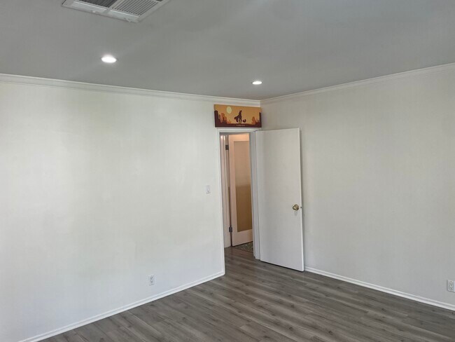 Building Photo - 3817 Globe Ave