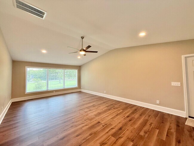 Building Photo - Newly Remodeled Ranch-Style 4BD, 3.5BA Ral...