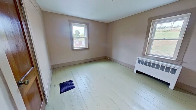 Building Photo - Single Family Farm House