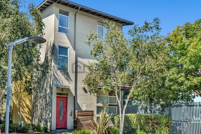 Building Photo - 6 South Ct