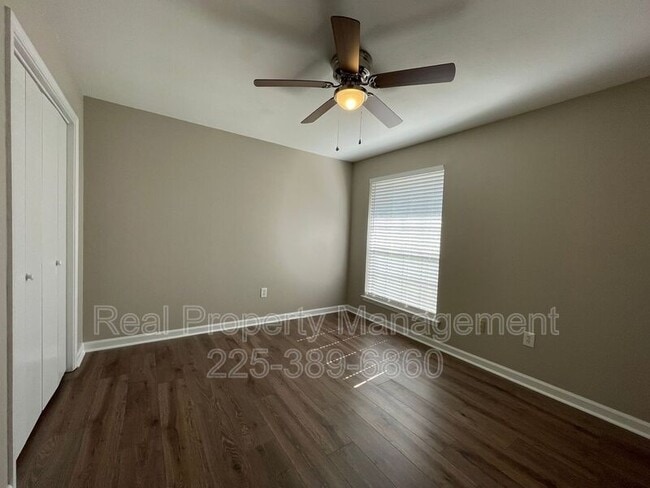 Building Photo - 910 W Macci St