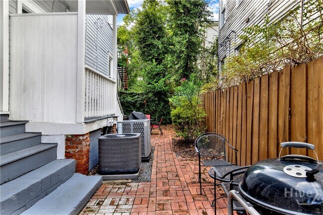 Building Photo - 118 W Waldburg St