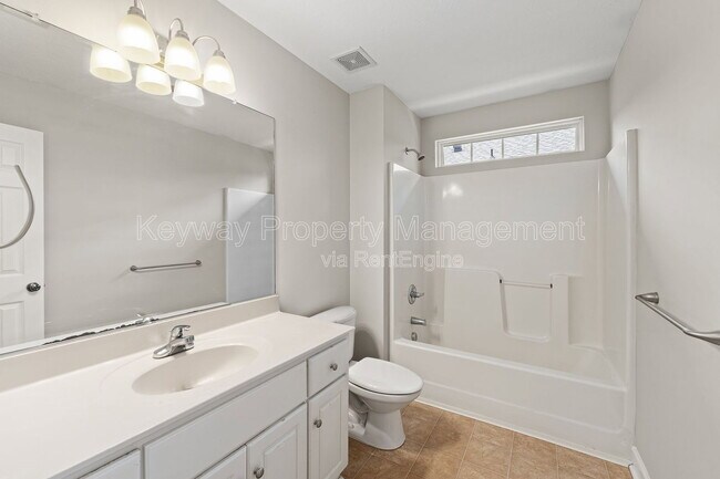 Building Photo - 633 Ventana Dr