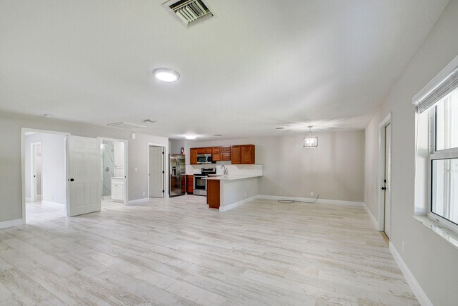 Building Photo - 1425 N Federal Hwy