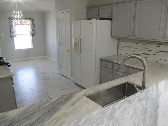 Building Photo - 3401 Pioneer Crossing Dr