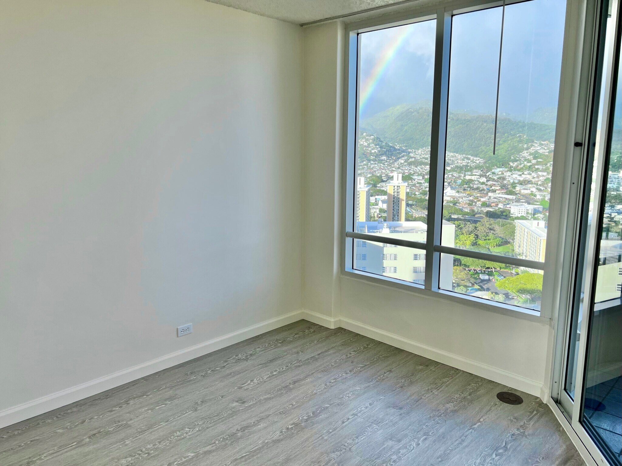 Building Photo - 1212 Nuuanu Ave