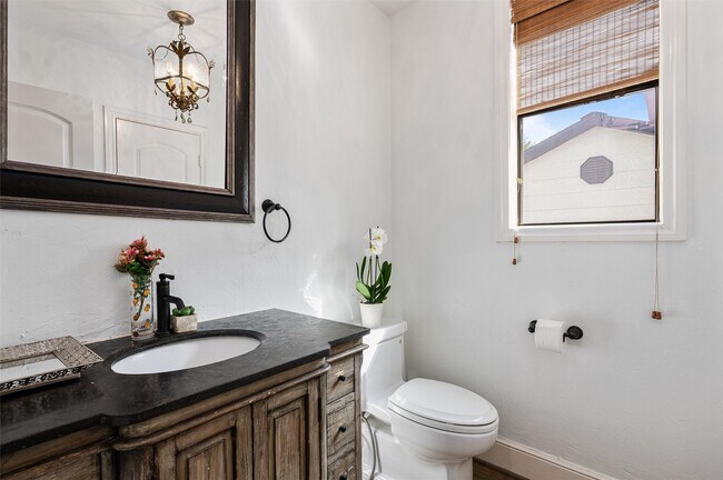 Building Photo - 4523 Maple St