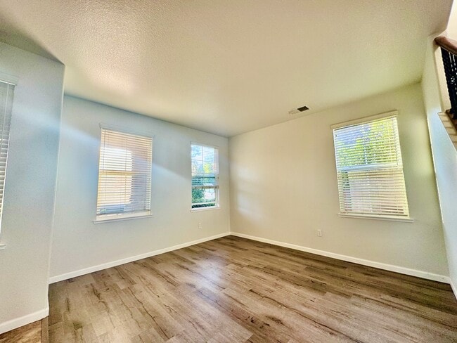 Building Photo - 4141 Aragon Way