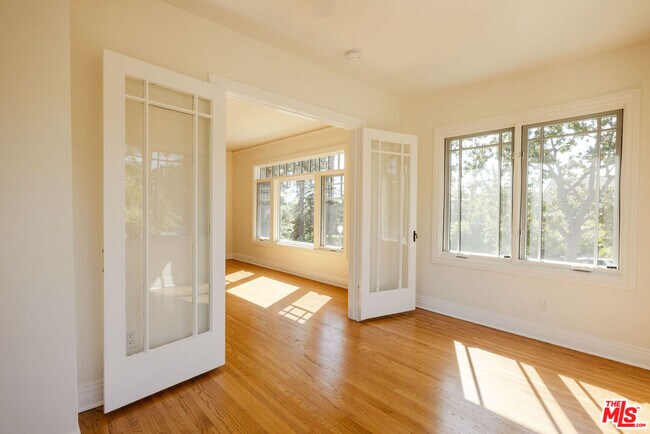 Building Photo - 824 Brent Ave