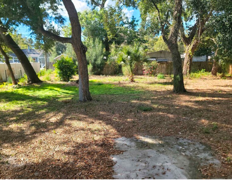 Building Photo - 15696 Bolesta Rd