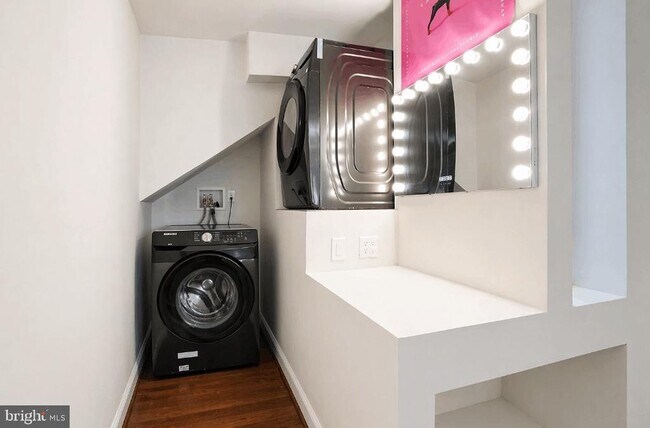 Building Photo - 1406 F St