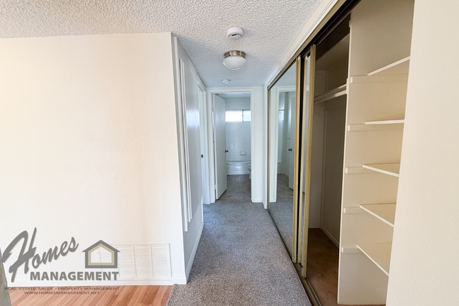 Building Photo - Homes Management - 1 Bedroom Condo in Vermont Villas Community