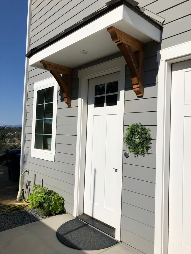 Building Photo - 27593 High Vista Dr