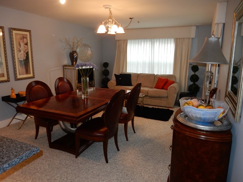 Building Photo - The Suites at West Park