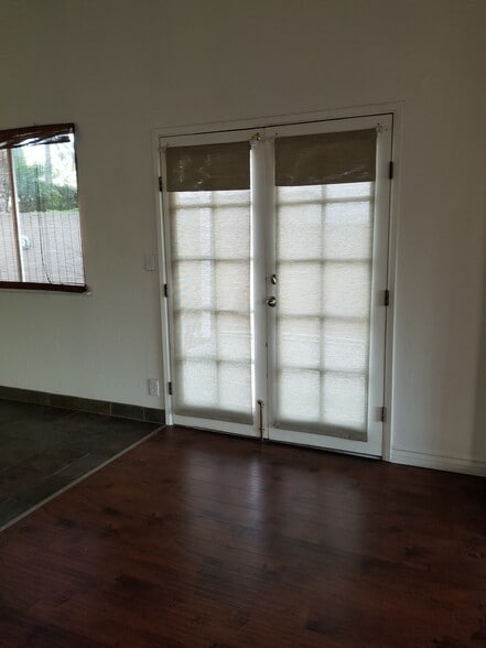 Building Photo - 15316 Montpellier Ave