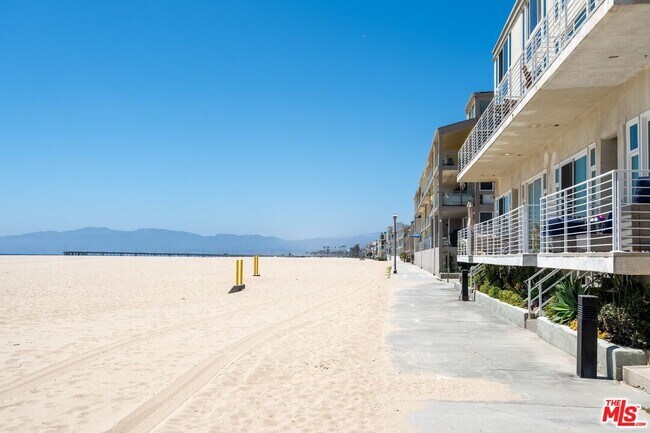 Building Photo - 4403 Ocean Front Walk