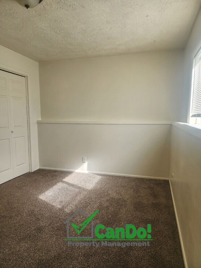 Building Photo - Newly updated 1 bedroom/1 bathroom apartme...