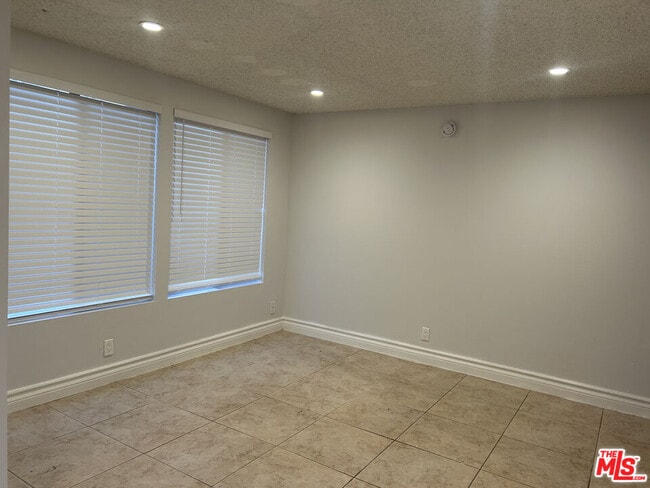 Building Photo - 14501 Tupper St