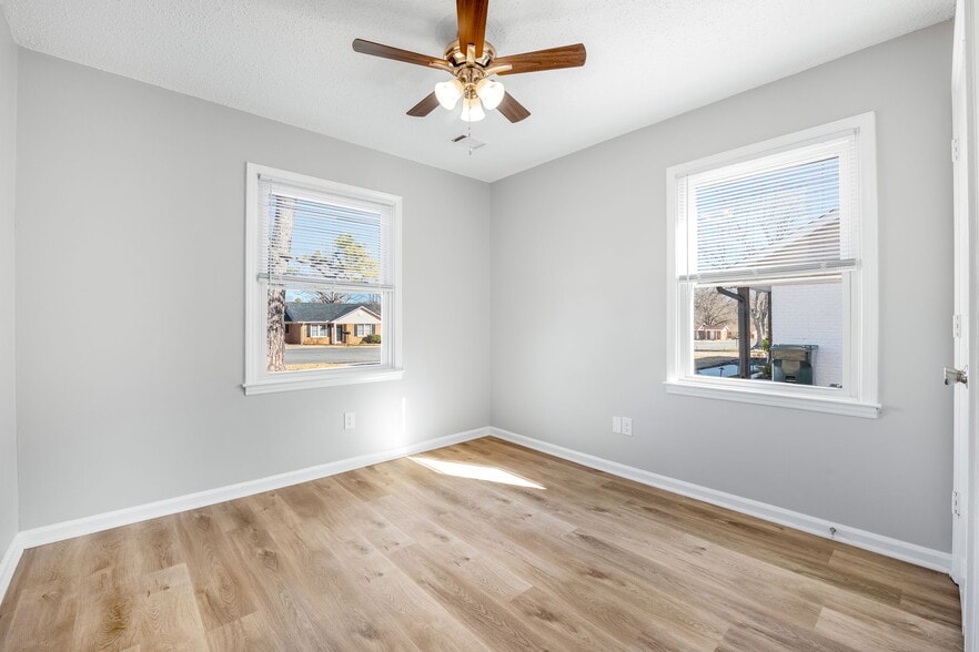 Building Photo - 1204 Glenarden Dr