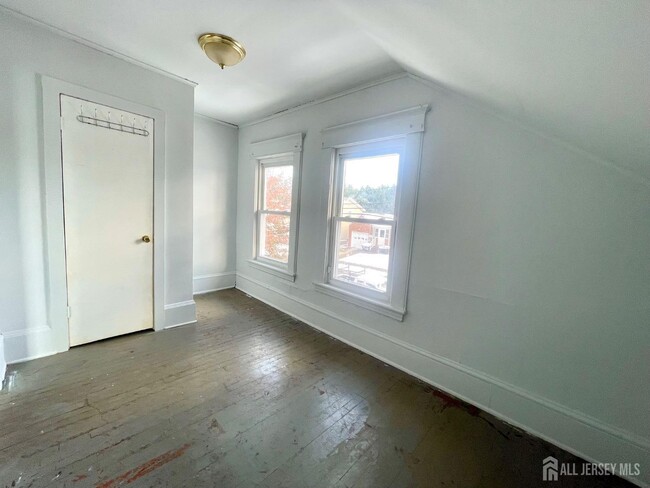 Building Photo - 140 Barnard St