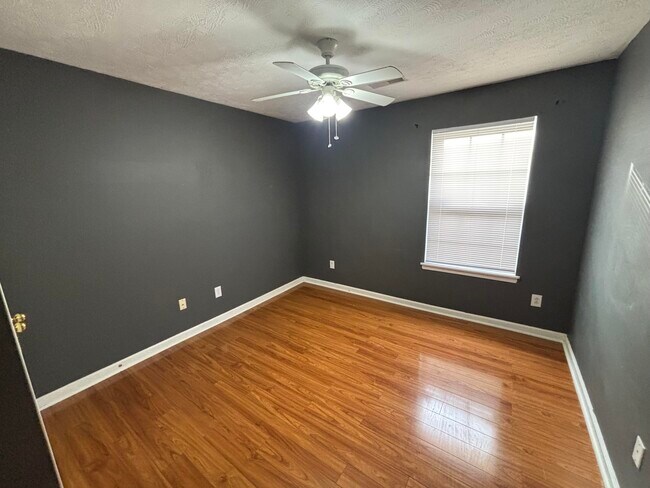 Building Photo - 2601 Buck Ln