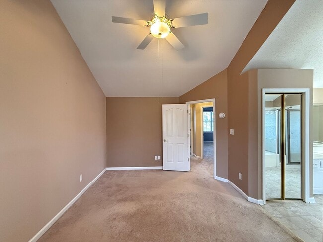 Building Photo - 928 Heatherstone Dr