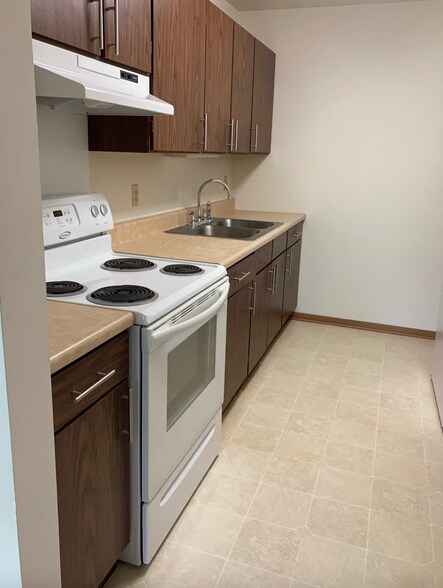 Building Photo - 440 3rd St SE