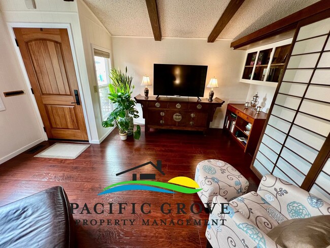 Building Photo - Lovely 2 bed 2 bath available for July and August 2026!