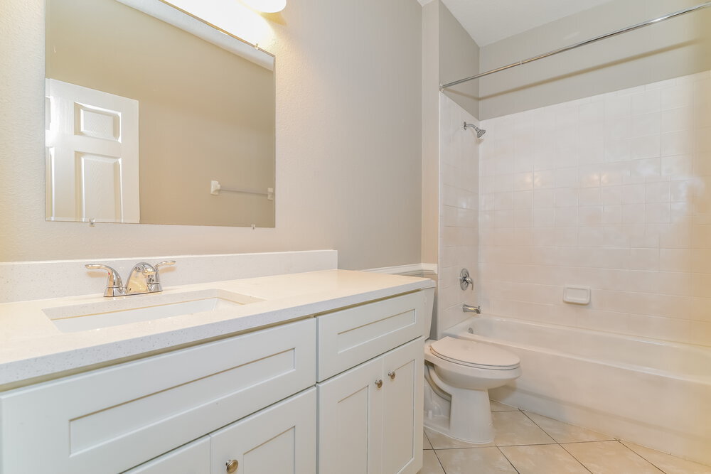 Building Photo - 14221 Lake Live Oak Dr