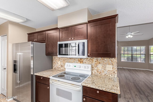 Building Photo - 4453 E Wildwood Dr