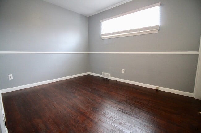 Building Photo - 30014 Lonnie Dr